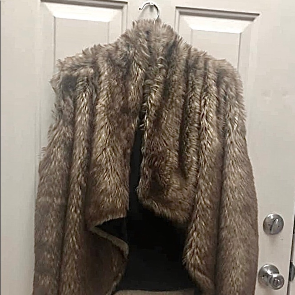 Mossimo faux fur vest